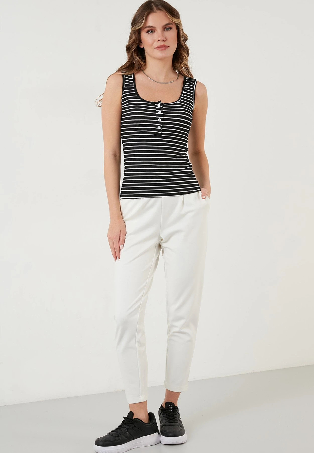 LELA Top - Black - Afbeelding 2