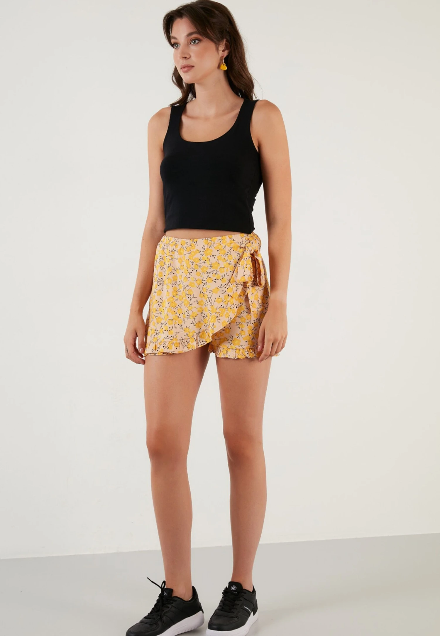 LELA Regular Fit - Shorts - Beige