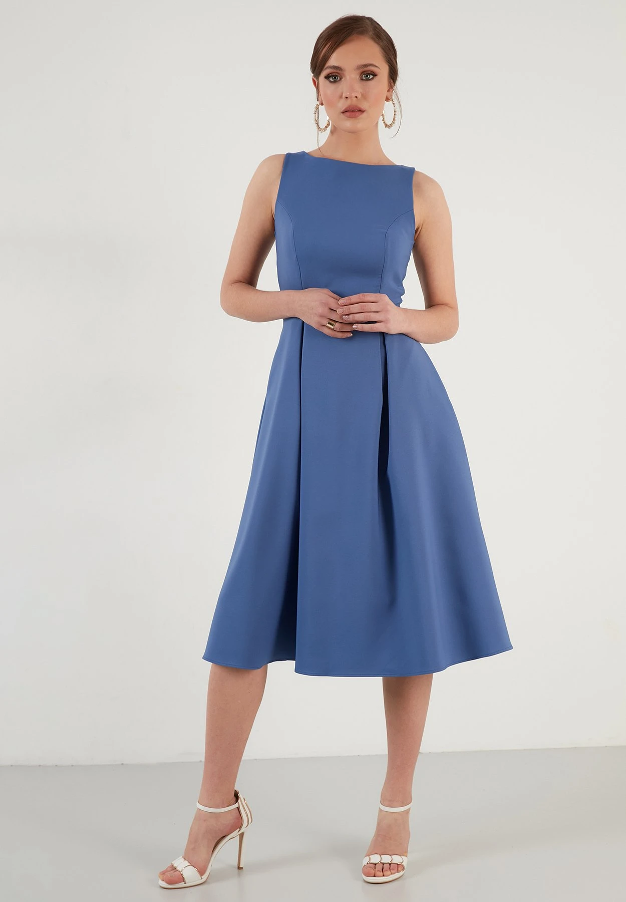 LELA Crew Neck Pleated Midi - Cocktailjurk - Indigo - Afbeelding 2