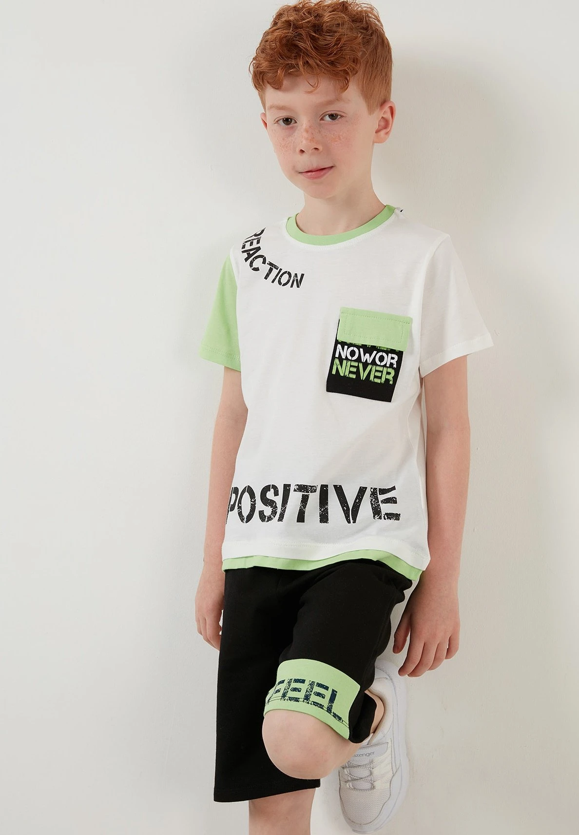 LELA Regular Fit T-Shirt And Shorts - Trainingspak - White/Black/Light Green