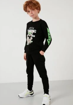 LELA Regular Fit - Trainingspak - Black