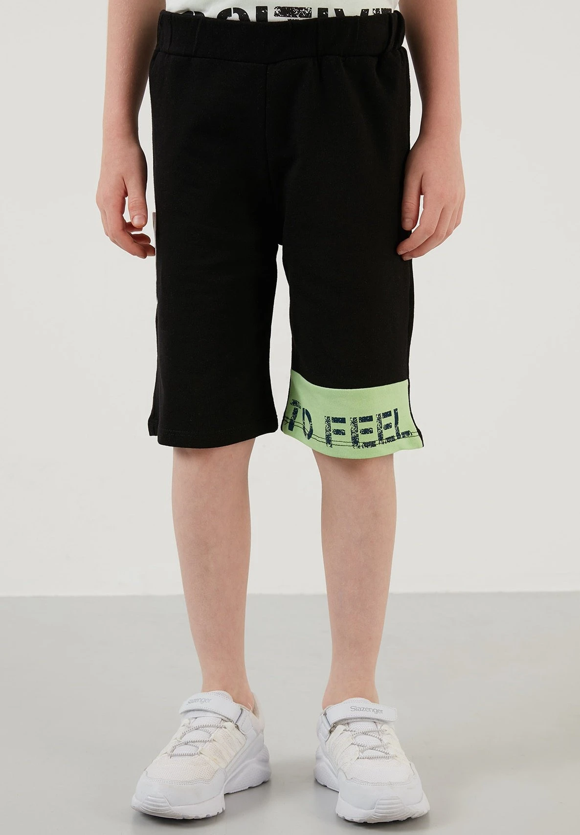 LELA Regular Fit T-Shirt And Shorts - Trainingspak - White/Black/Light Green - Afbeelding 4