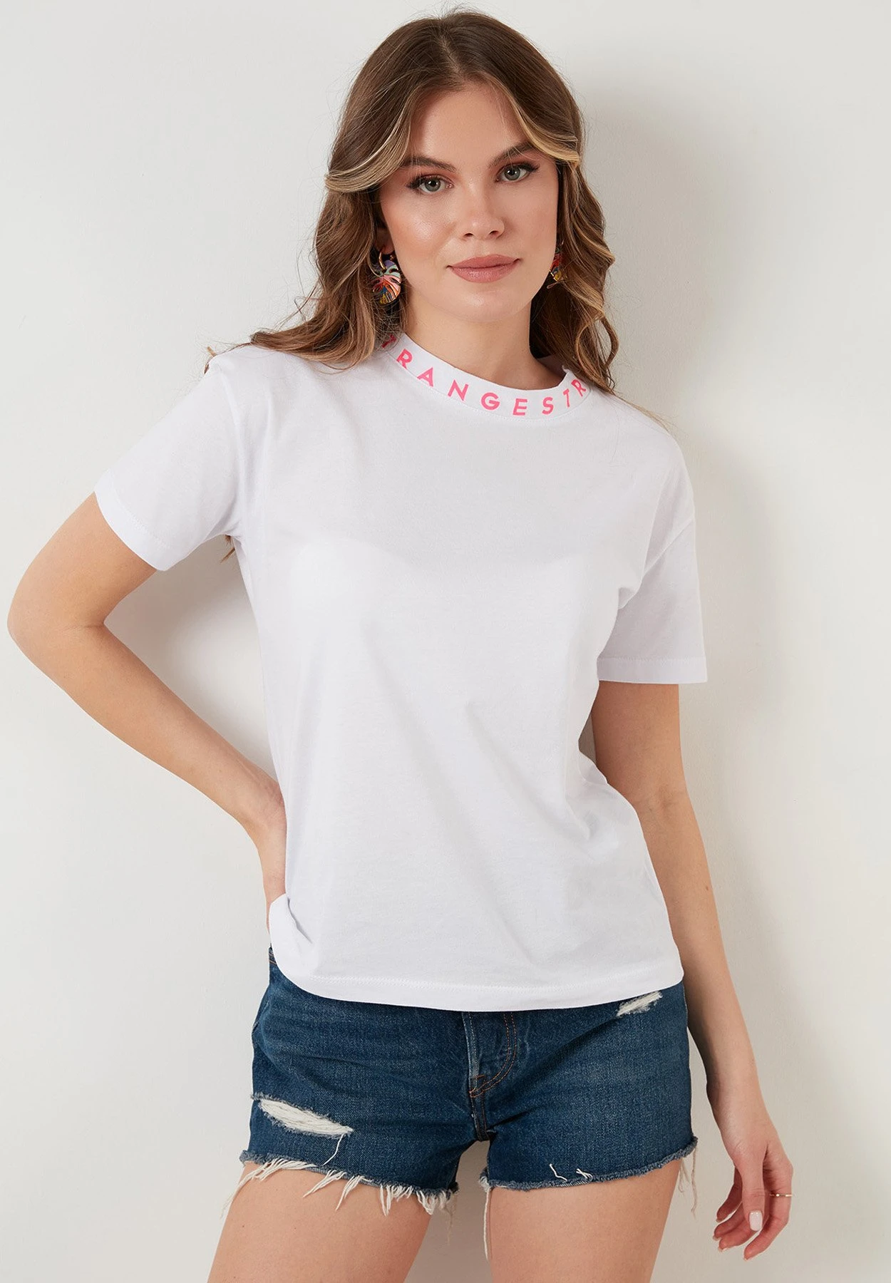 LELA Crew Neck- T-Shirt Print - White Neon Fuchsia