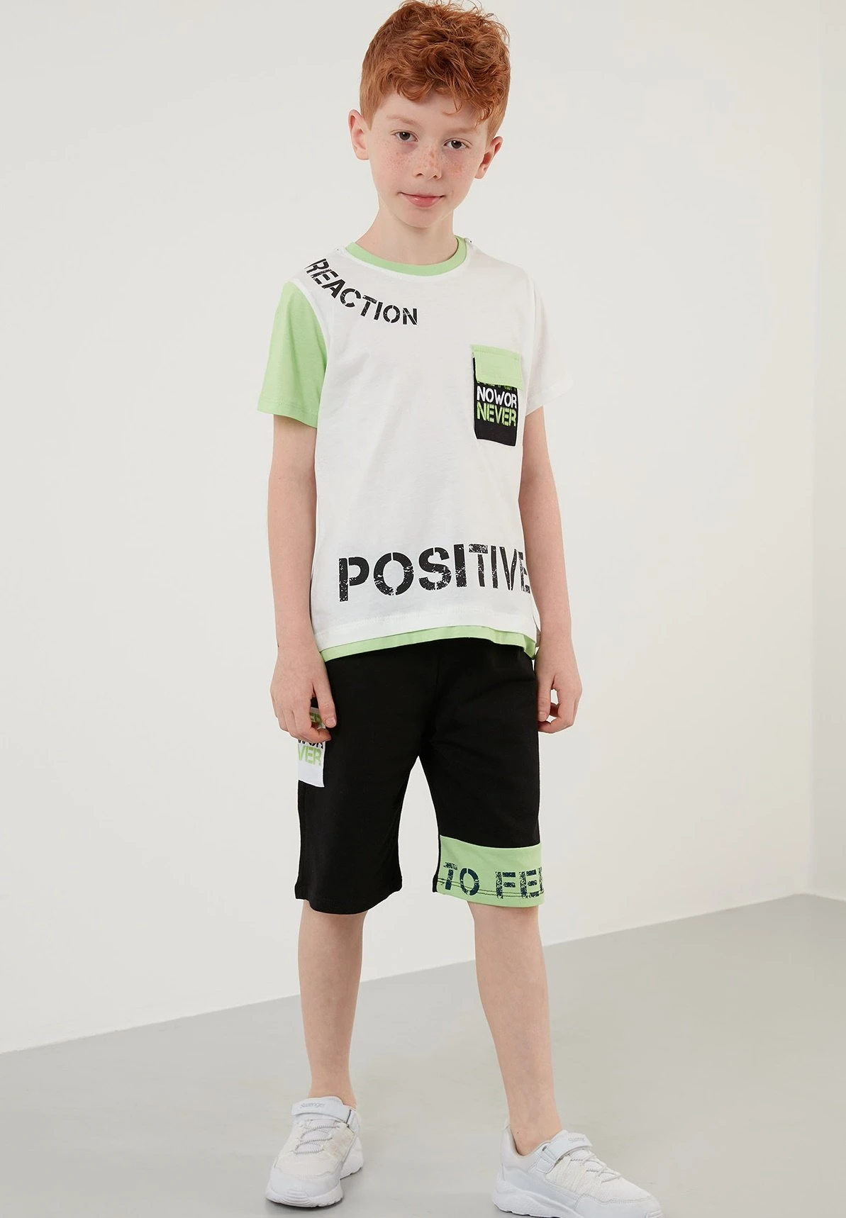 LELA Regular Fit T-Shirt And Shorts - Trainingspak - White/Black/Light Green - Afbeelding 2