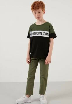 LELA Regular Fit - T-Shirt Print - Khaki