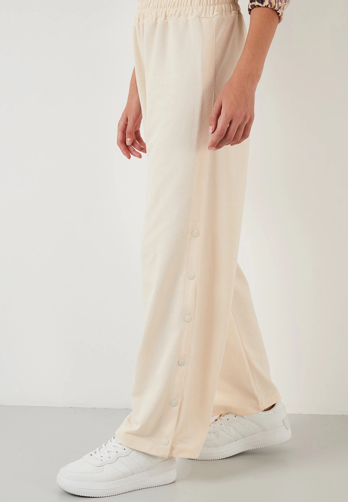 LELA Regular Fit - Trainingsbroek - Stone Colored - Afbeelding 3